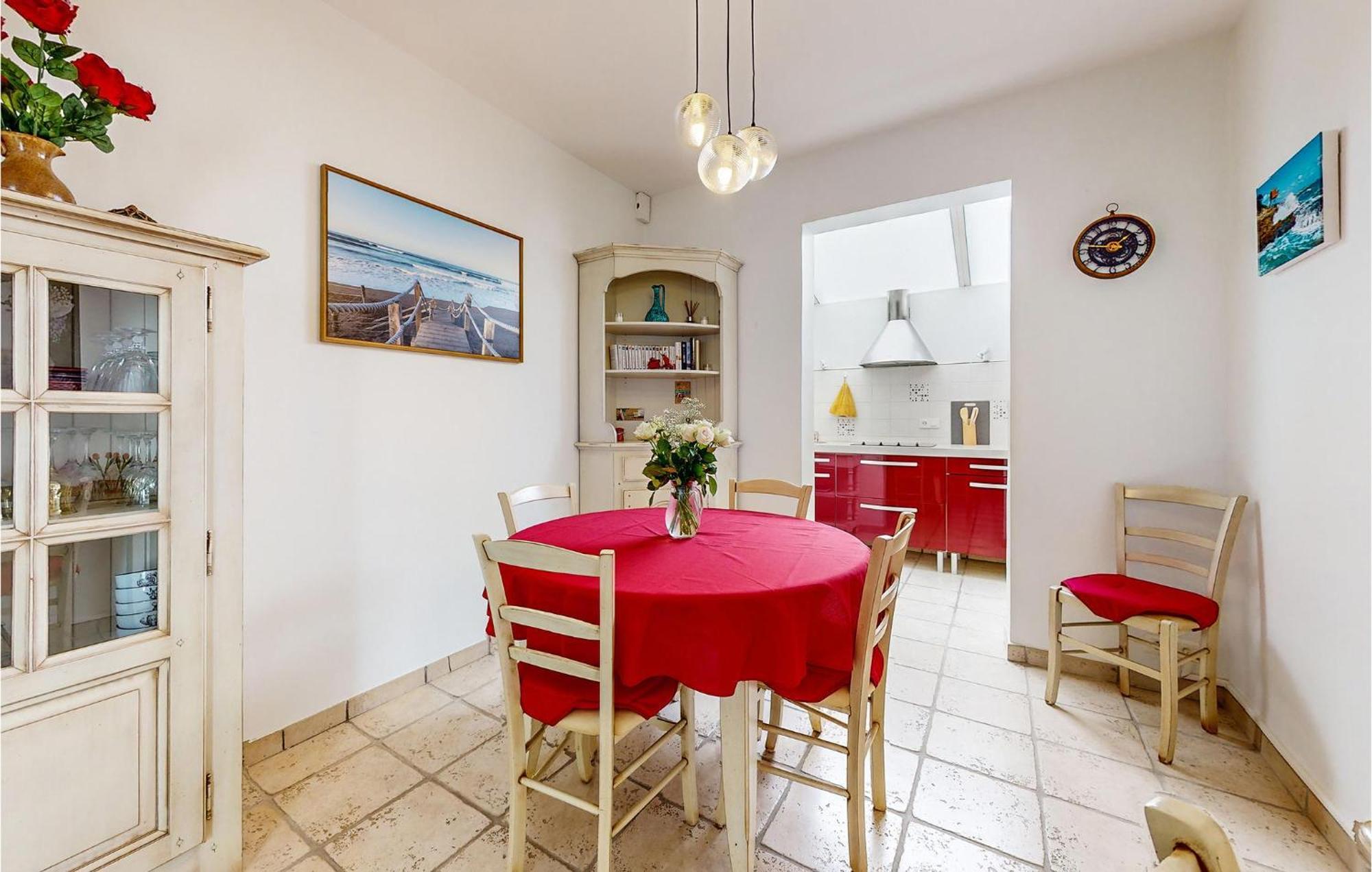 2 Bedroom Gorgeous In Royan